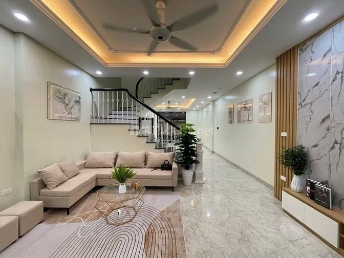 Cho thuê nhà ngõ Nghĩa Đô dt 100m x 4t ô tô tránh đỗ