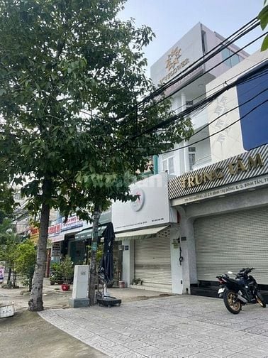Bán nhà đường Trần Tuấn Khải, P5, Quận 5, DT: 4,4m x 18m giá: 18,5 tỷ 