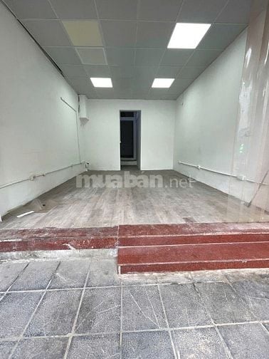 Cho thuê nhà mặt phố Lò Đúc 40m2 x 4 tầng, mặt tiền 4m, giá 25tr