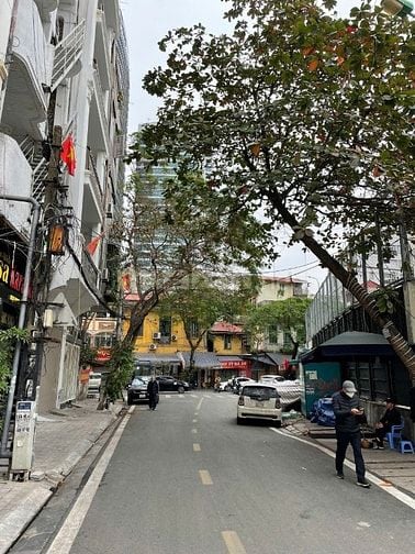 CẦN BÁN NHÀ MẶT PHỐ TRÚC BẠCH, VỊ TRÍ ĐỈNH CAO, 126 M2, 5 TẦNG, SĐCC