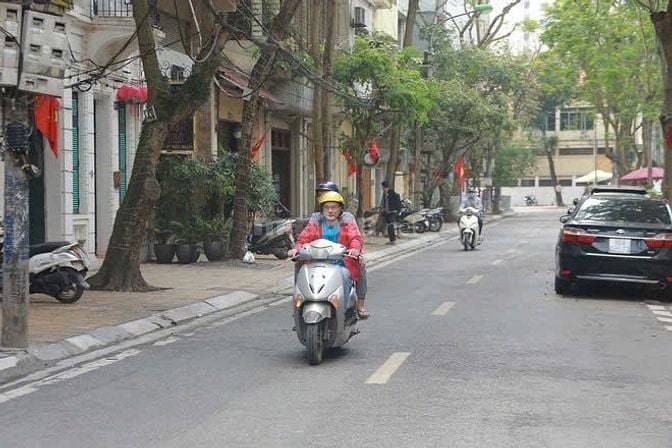 CẦN BÁN NHÀ MẶT PHỐ TRÚC BẠCH, VỊ TRÍ ĐỈNH CAO, 126 M2, 5 TẦNG, SĐCC