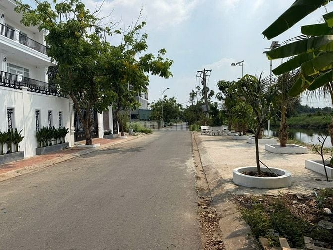 Cần bán 245m(10 x 24.5m) đối diện mặt sông SG, đường nhựa 16M