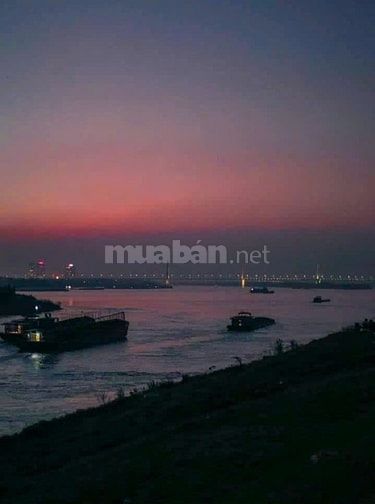 Tôi muốn bán lô đất 500m2. Giáp bờ kè bờ sông Hồng