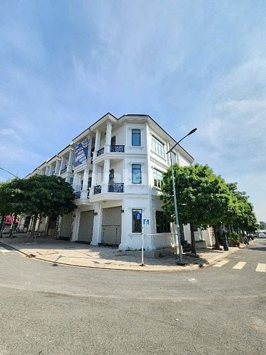 Bán nhà căn góc 2MT Khu nhà ở thương mại Hoàng Nam 5, Tân Bình, Dĩ An
