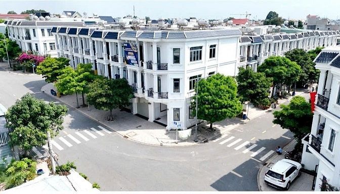 Bán nhà căn góc 2MT Khu nhà ở thương mại Hoàng Nam 5, Tân Bình, Dĩ An