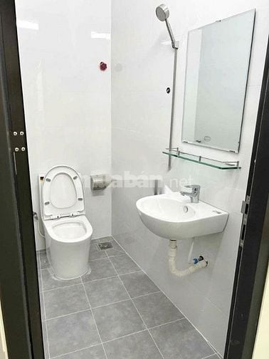Cho thuê nhà hẻm 2m Hà Tôn Quyền, P.4, Q.11 giá 8tr