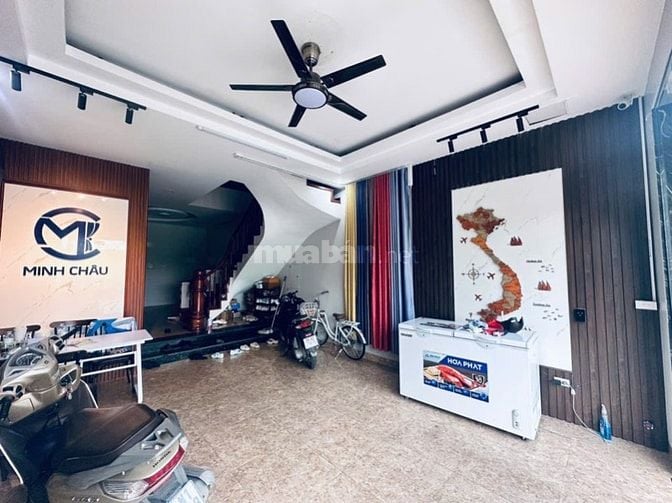 Cần bán nhà 7 tầng có thang máy 