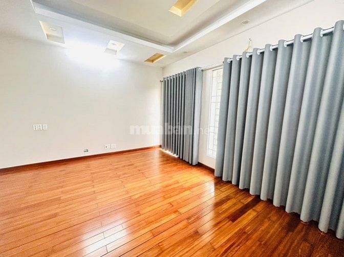 Cần bán nhà 7 tầng có thang máy 