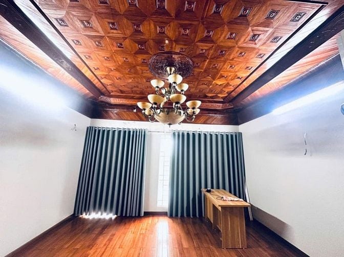 Cần bán nhà 7 tầng có thang máy 