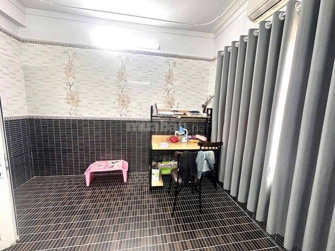 Cần bán nhà 7 tầng có thang máy 