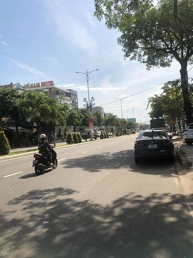 Bán đất 250m2 MT Cách Mạng Tháng 8, gần UBND p Khuê Trung, Cẩm Lệ 17.5