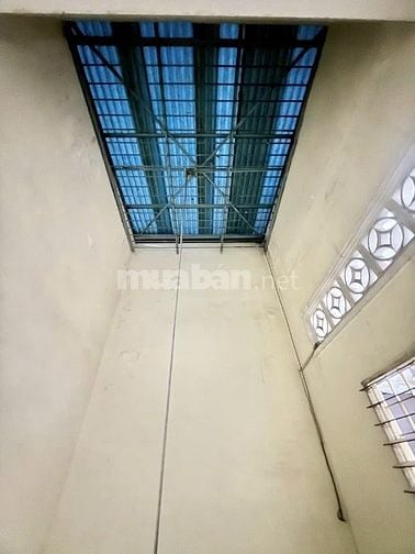 NGỘP GẤP BÁN, HUỲNH MẪN ĐẠT QUẬN 5 40M2 4 TẦNG, CÁCH MT 1 CĂN.