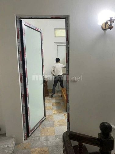 Chính chủ Cho thuê nhà trong ngõ 33 Cát Linh, Đống Đa, 3 tầng 1 tum