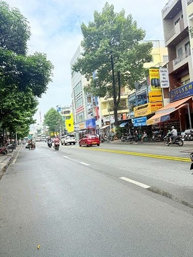 Bán nhà mặt tiền Nguyễn Chí Thanh. P15. Quận 5, DT: 4,2m x 16m, 26 tỷ