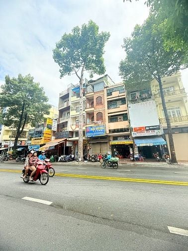 Bán nhà mặt tiền Nguyễn Chí Thanh. P15. Quận 5, DT: 4,2m x 16m, 26 tỷ