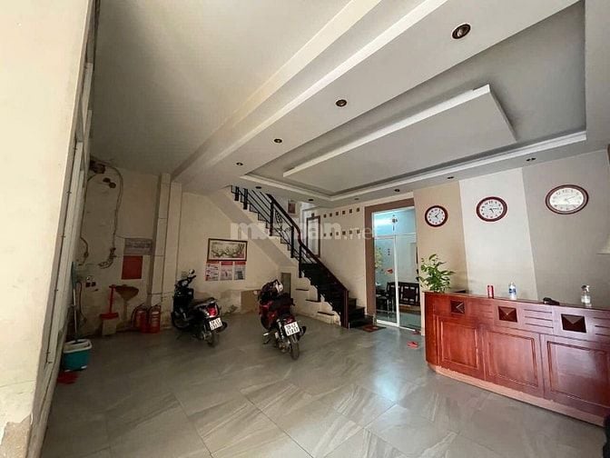 Bán nhà 8x37m, 1 trệt, 1 lửng, 2 lầu, mặt tiền QL50 