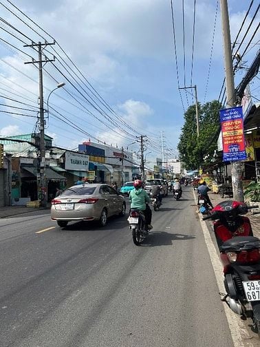 Bán nhà 8x37m, 1 trệt, 1 lửng, 2 lầu, mặt tiền QL50 