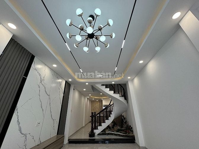 3lầu (4,05x22,5) có sân đổ ôtô,mặt tiền Nguyễn Thượng Hiền gần BOTANIC