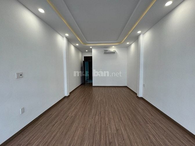3lầu (4,05x22,5) có sân đổ ôtô,mặt tiền Nguyễn Thượng Hiền gần BOTANIC