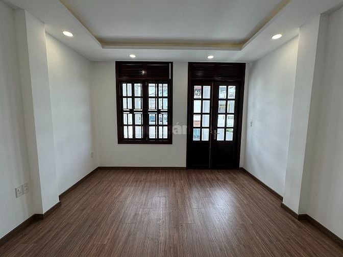 3lầu (4,05x22,5) có sân đổ ôtô,mặt tiền Nguyễn Thượng Hiền gần BOTANIC