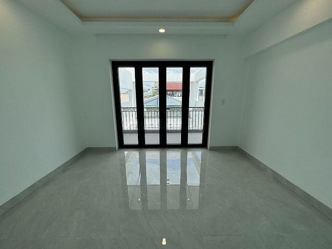 3lầu (4,05x22,5) có sân đổ ôtô,mặt tiền Nguyễn Thượng Hiền gần BOTANIC