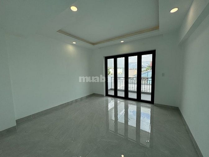 3lầu (4,05x22,5) có sân đổ ôtô,mặt tiền Nguyễn Thượng Hiền gần BOTANIC