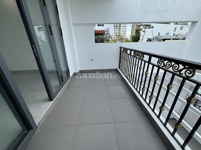 3lầu (4,05x22,5) có sân đổ ôtô,mặt tiền Nguyễn Thượng Hiền gần BOTANIC