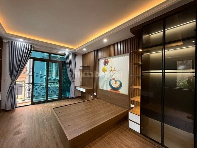 BÁN NHÀ 6 TẦNG THANG MÁY LỖ GÓC  ĐƯỜNG HOÀNG HOA THÁM 37M2