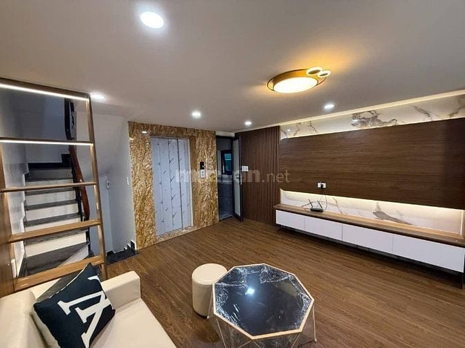 BÁN NHÀ 6 TẦNG THANG MÁY LỖ GÓC  ĐƯỜNG HOÀNG HOA THÁM 37M2