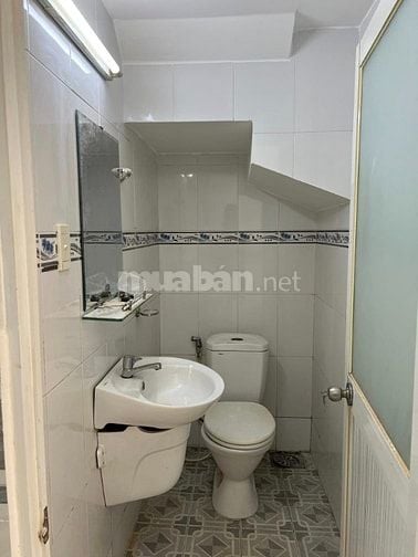Vỡ nợ bán gấp nhà đường Lưu Hữu Phước, quận 8. 58m2, giá 880tr. Shr