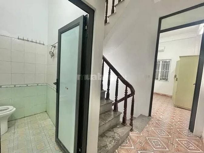 Cho thuê nhà ngõ oto Bằng Liệt- Hoàng Mai -GIÁ 10tr 