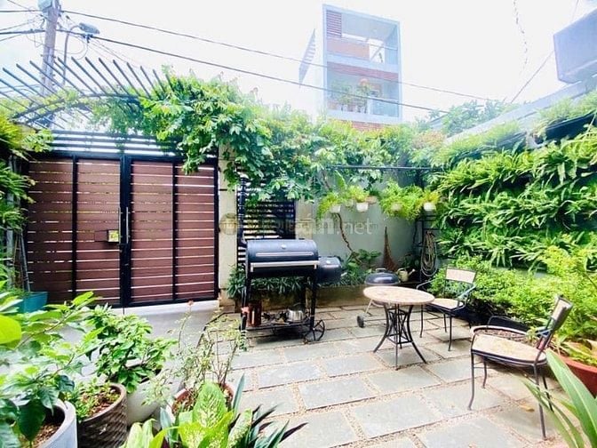 Siêu Phẩm! Bán CHDV Thảo Điền thu nhập 180 triệu/m2 DT 207m2- 75 tỷ