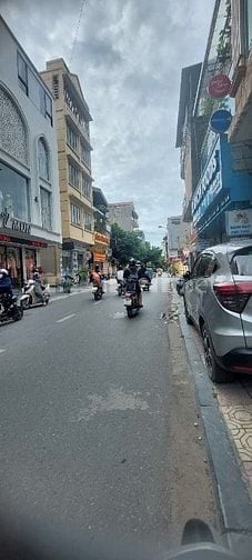 Bán Nhà Phố Lê Lợi 42M 4 T Lô Góc 2 Mặt Phố Vỉa Hè Kinh Doanh Đỉnh giá
