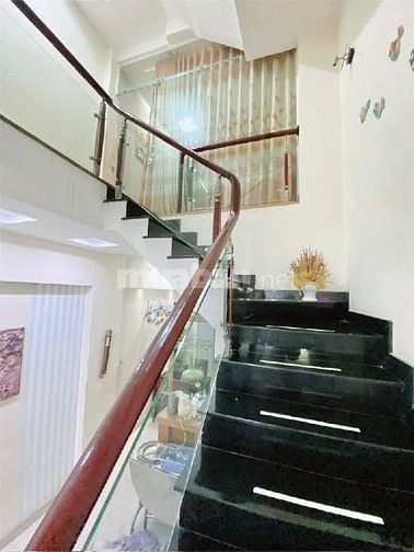 🌟 "Nhà Đẹp 3 Tầng – Vừa Ở Vừa Hốt Tiền Ngay Đường Chợ Lớn, Giá 2TỶ990