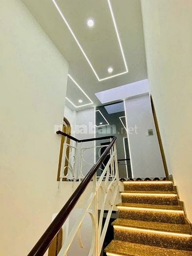 Bán nhà ngay Lê Thị Riêng, Q12. Giá: 1 tỷ 890tr/ 64m2, sổ hồng riêng