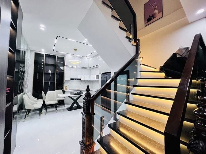 Bán nhà căn Nguyễn Hồng Đào, p14,q Tân Bình giá 3tỷ400tr diện tích lớn