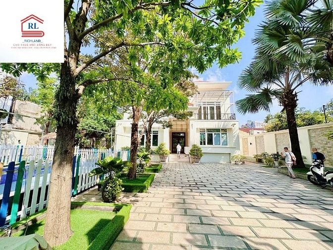 Cho Thuê Biệt Thự Mặt Tiền: 24 Trần Văn Sắc, PThảo Điền, Q2_DT:27mx33m