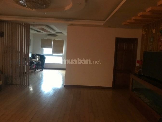 CHCC tòa CT5 Mỹ Đình Sông Đà. DT 132m2 gồm 4pn và 2vs, nhà 2 mặt tháng