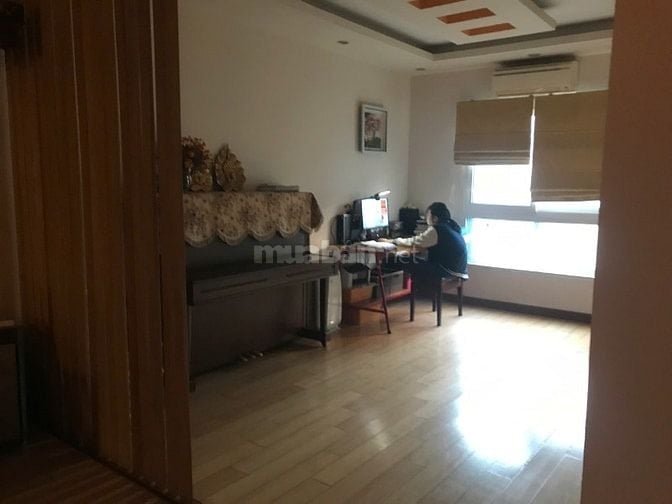 CHCC tòa CT5 Mỹ Đình Sông Đà. DT 132m2 gồm 4pn và 2vs, nhà 2 mặt tháng