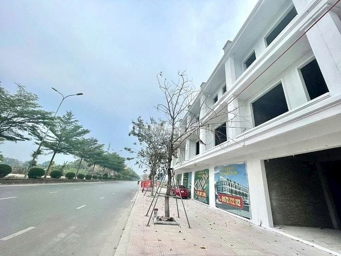 Bán Shophouse Phù Khê mặt đường Nguyễn Văn Cừ cách Đông Anh 300m