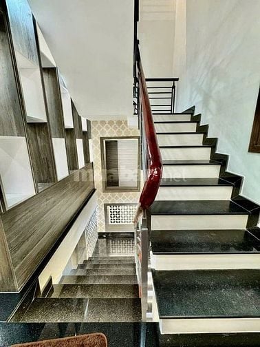 Bán gấp nhà 5x18m, 3 tầng, đường Phạm Văn Bạch, 7 tỉ 800tr 