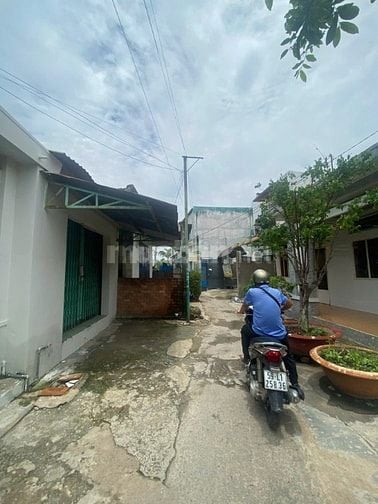 Nhà hẻm ngay Nguyễn Xiển, Long Bình, Q. 9 DT: 10,3x12m, giá 4.3 tỷ