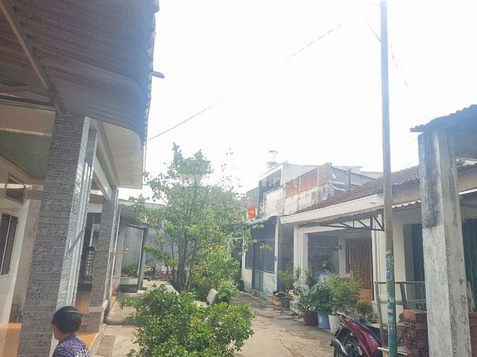 Nhà hẻm ngay Nguyễn Xiển, Long Bình, Q. 9 DT: 10,3x12m, giá 4.3 tỷ