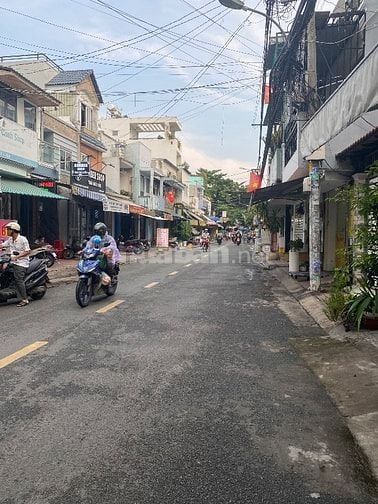 Bán nhà 4.5x17m ( nở hậu 4.9m ) mặt tiền Tám Danh P4 Q8 