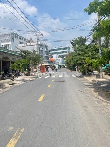 Bán biệt thự Dương Quảng Hàm gần sông Vàm Thuật, 13x18m, giá rẻ
