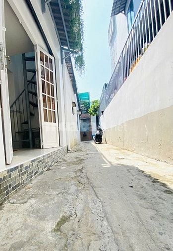 Giá siêu cực tốt! Nhà 1 trệt một lầu sổ Hồng riêng hoàn công đủ