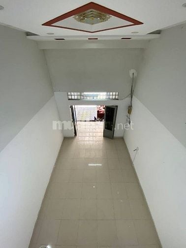 Cho thuê nhà , mặt đường ô tô , 1 lầu 2PN . Giá 12tr/th