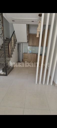 Bán nhà ngay ngã tư Âu Cơ và Lạc Long Quân, gần chợ Tân Bình 