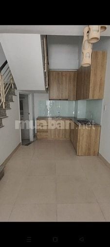 Bán nhà ngay ngã tư Âu Cơ và Lạc Long Quân, gần chợ Tân Bình 