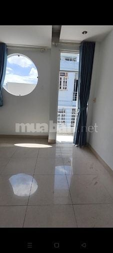 Bán nhà ngay ngã tư Âu Cơ và Lạc Long Quân, gần chợ Tân Bình 
